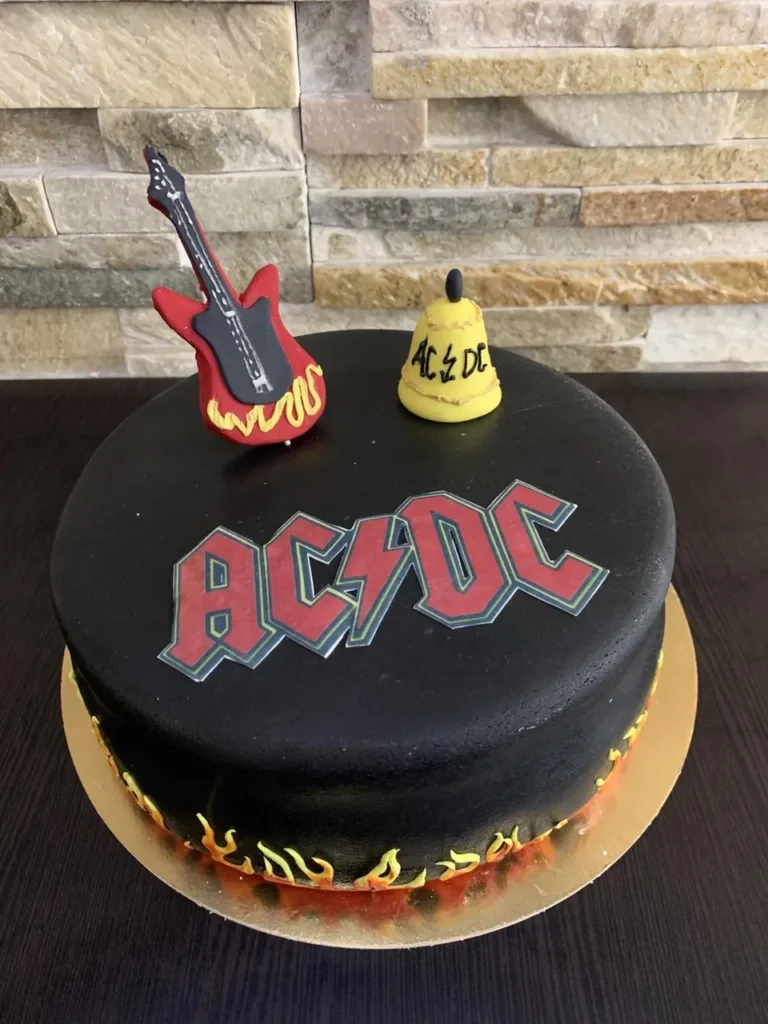 Elkészült torta
